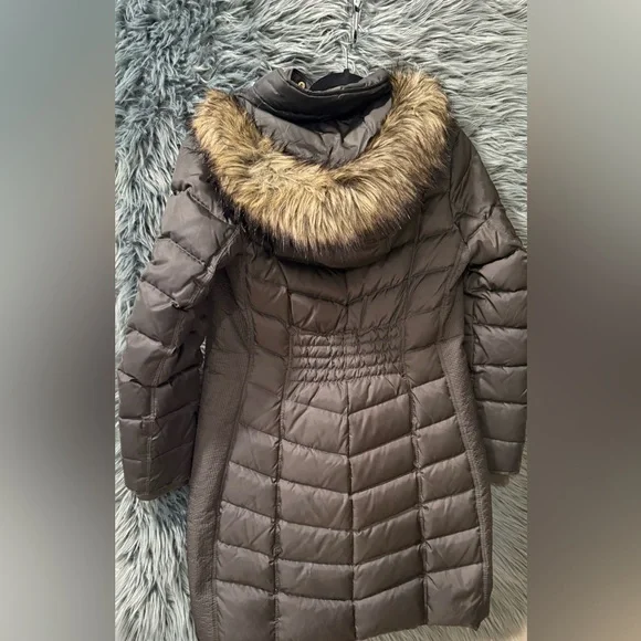 Michael Kors Hooded Puffer Coat - Size Small | Color: Olive Green - Picture 5 of 14